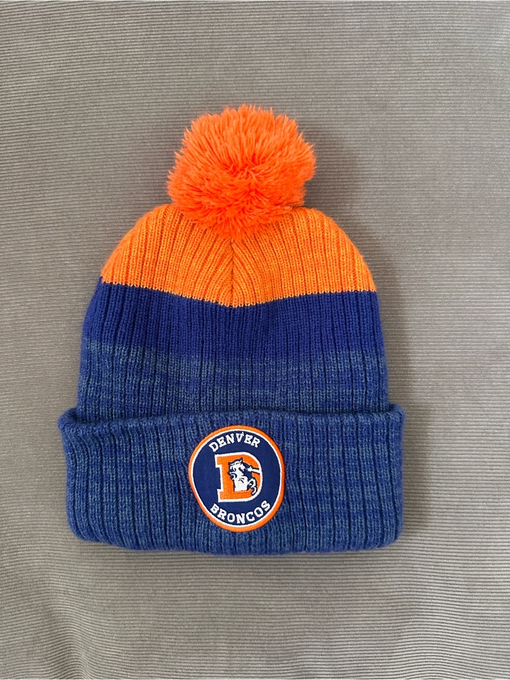 Retro Denver Broncos NFL Team Apparel Adult One Size Knit Pom Beanie Hat Navy